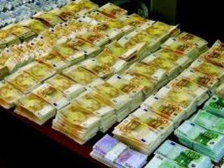 Μέλος επίσης της Επιστημονικής Επιτροπής του Γραφείου Προϋπολογισμού του Κράτους στην Βουλή, ο κ. Π. Καζάκος ανέφερε το εξής εκπληκτικό: διαχρονικά, με διάφορες αιτιολογίες, οι ελληνικές κυβερνήσεις θεωρούν κατά διαστήματα τα δάνεια ως «τονωτικό δημόσιο έσοδο», γι’ αυτό και σήμερα επαιτούν την διαγραφή του. Πρόκειται, δηλαδή, για το άκρον άωτον της φαυλότητας, πάνω στην οποία στηρίχθηκε και αναπτύχθηκε το σημερινό χρεοκοπημένο πελατειακό κράτος, το οποίο, όπως τόνισε και ο κ. Κων. Γάτσιος, αρνείται κάθε μεταρρύθμιση και είναι ανίκανο να δεχθεί οποιαδήποτε αλλαγή, σε έναν κόσμο που μεταβάλλεται δραματικά και με μεγάλη ταχύτητα.